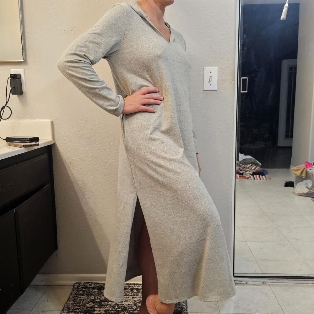 Women's Cute Gray Hooded V Neck Maxi Dress With Pockets Medium By Spring Haze